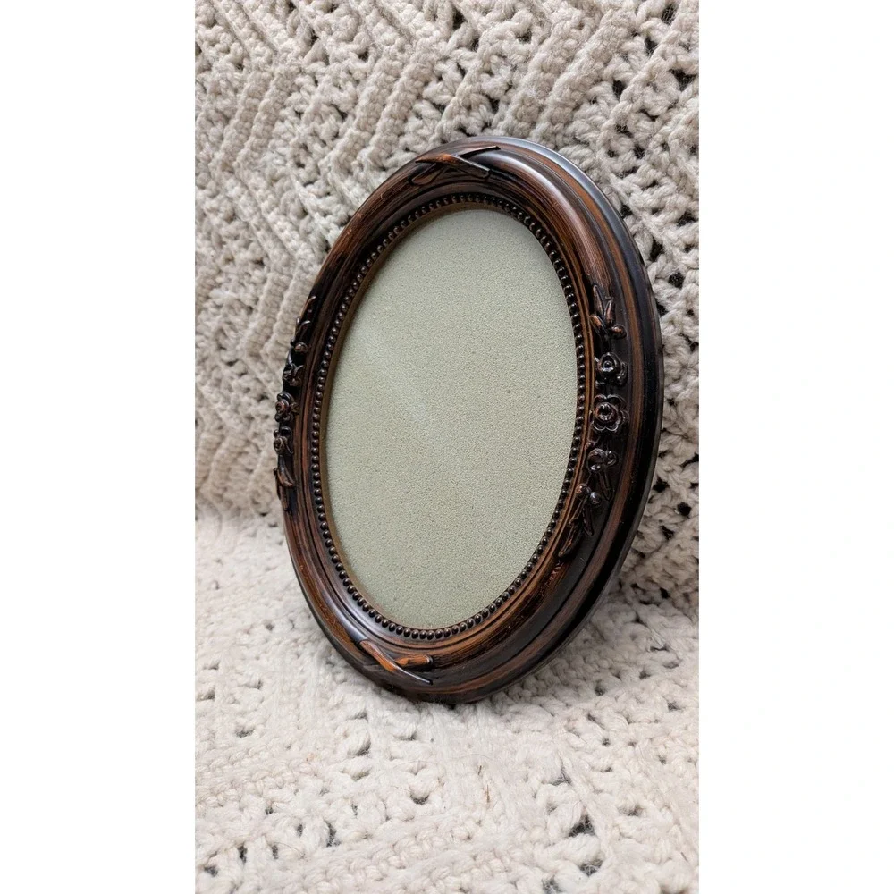 Vintage Style Oval Picture Frame 5x7 Faux Wood Grain Plastic Floral Ornate